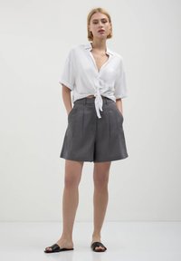 Calliope BERMUDA - Shorts - grigio