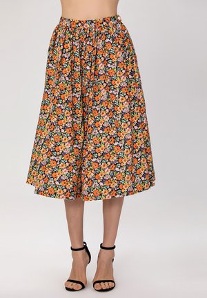 Jupe midi florale avec une base noire, ornée de fleurs orange, roses et vertes. Taille élastique, silhouette fluide, tissu léger.