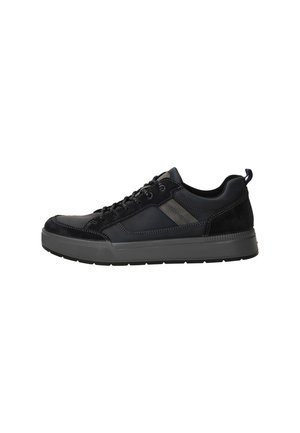 Zwarte sportieve schoenen van een gestructureerd suède en synthetisch materiaal, met vetersluiting, grijze accenten en een duurzame rubberen zool.