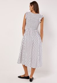 Apricot POLKADOT SMOCKED MIDI - Vapaa-ajan mekko - white