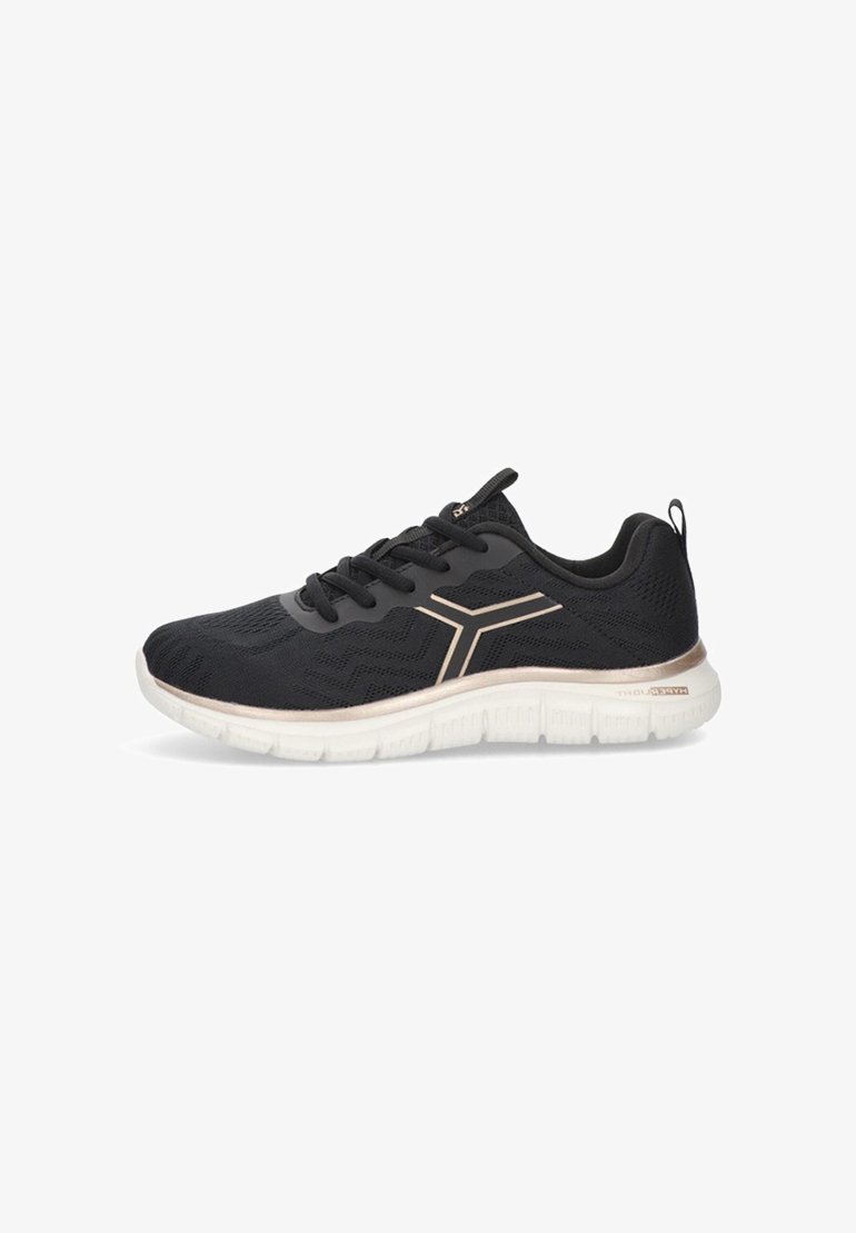Zapatilla deportiva negra con una parte superior de malla texturizada, que presenta un acento dorado y una suela blanca acolchada, diseñada para comodidad y flexibilidad.