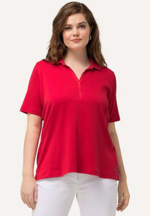Rode polo-shirt met een V-hals, korte mouwen en een drieknoopssluiting. Gemaakt van gladde stof, met een subtiele logo-detail aan de zoom.