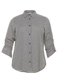 Chemise boutonnée à rayures bleues et blanches, à col, avec manches retroussées aux trois quarts et boutons noirs, fabriquée en tissu léger.