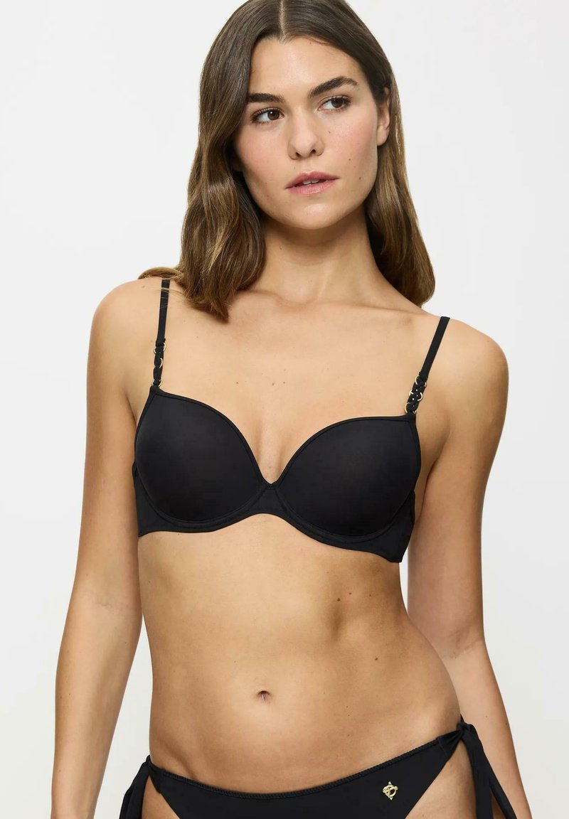 Czarny, usztywniany stanik z regulowanymi ramiączkami i zapięciem na haczyk. Gładki materiał, konstrukcja z fiszbinami oraz dyskretne logo po boku.