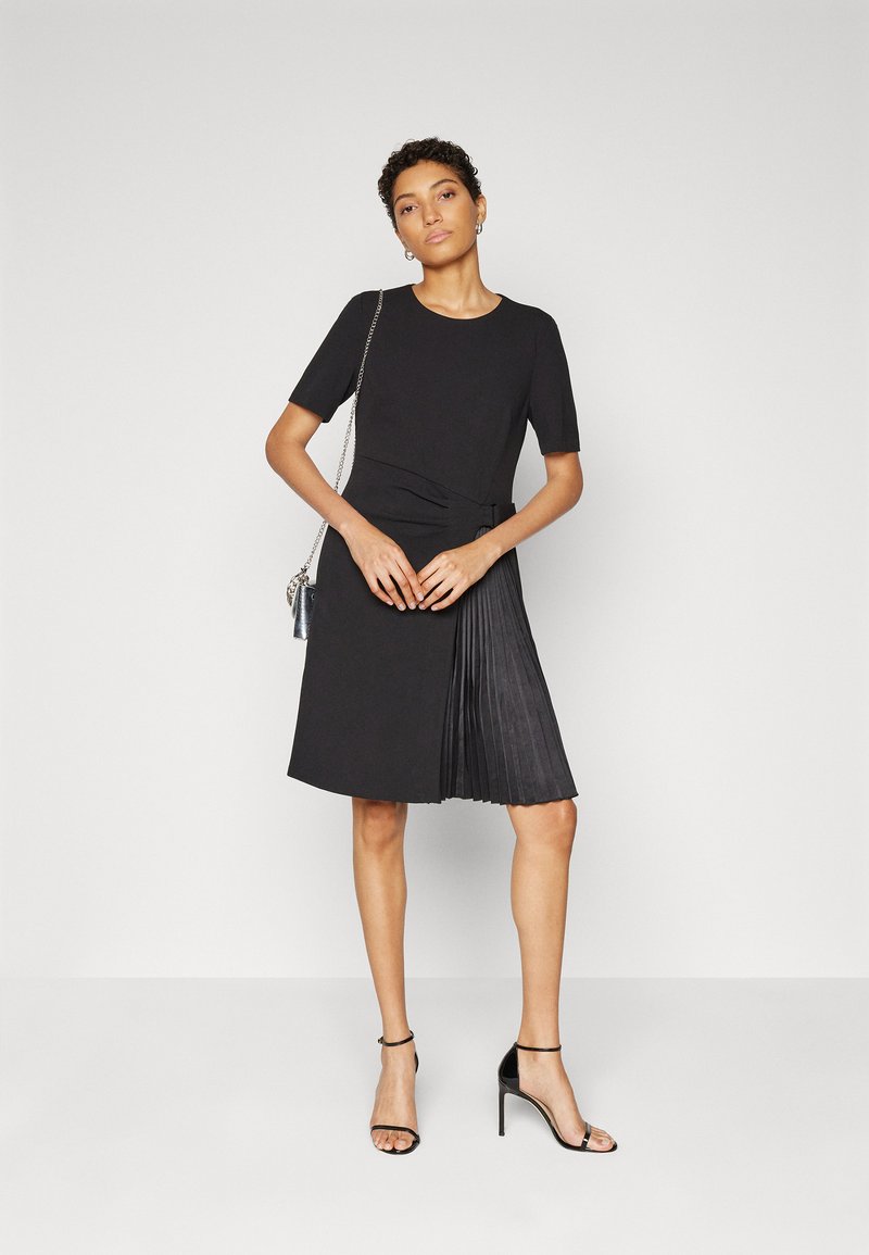 open lace back dress DKNY Women's Long Sleeve Tie Neck Pleated Shift Dress, Black, 16 :  Amazon.ie: Fashion main image 0