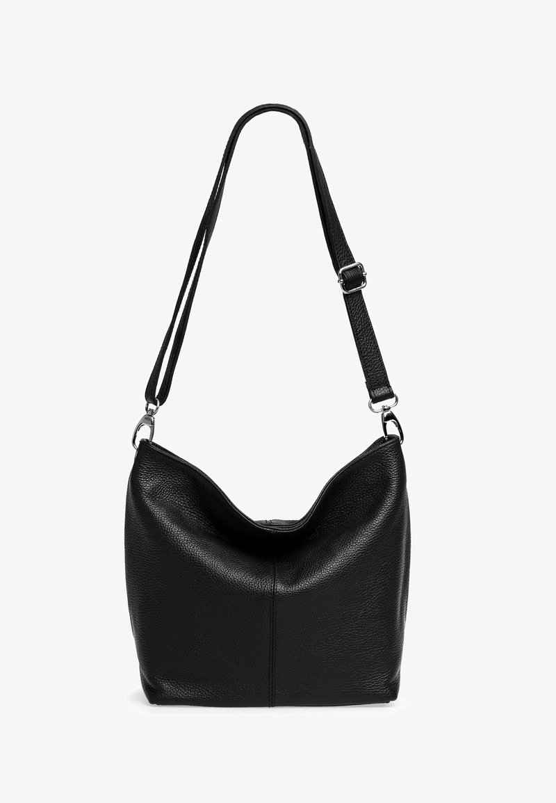 Schwarze Leder-Schultertasche mit abgerundetem oberen Teil, strukturierten Oberfläche, verstellbarem Tragegurt und silbernen Hardware-Details. Geräumiges und semi-strukturiertes Design.