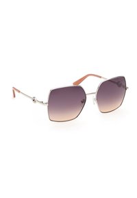 Gafas de sol con lentes de gradiente cuadradas, montura de metal plateado y puntas de patillas de color durazno, inclinadas sobre un fondo blanco.