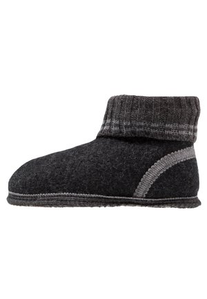 Grau gefütterter Hausschuh mit einem geribbelten Strickbündchen, ausgestattet mit einer glatten Sohle und kontrastierenden Nähten. Abgerundete Zehenpartie und minimalistisches Design.