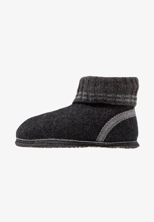 Grau gefütterter Hausschuh mit einem geribbelten Strickbündchen, ausgestattet mit einer glatten Sohle und kontrastierenden Nähten. Abgerundete Zehenpartie und minimalistisches Design.