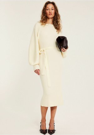 - Sukienka dzianinowa