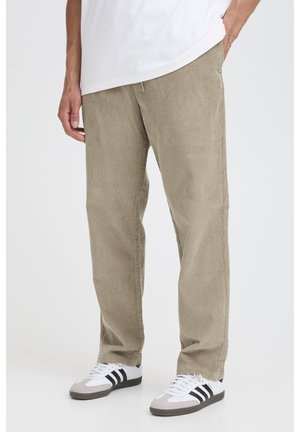 SDGUTTI LIAM STRAIGHT FIT - Trousers - laurel oak