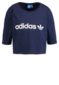 Granatowa, krótka koszulka z bawełny z dużym, białym logo "adidas" oraz trójzębem na froncie.