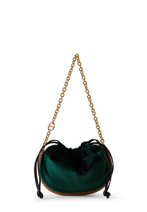 Borsa a sacchetto in velluto verde con lati in cordoncino nero, base in tessuto beige testurizzato e tracolla in catena dorata.