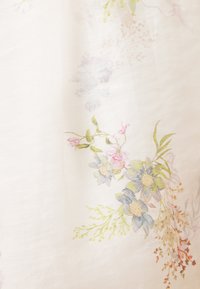 Thumbnail Image 10
