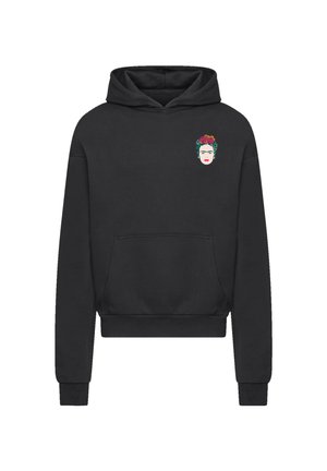 Schwarzer Kapuzenpullover mit einer Fronttasche. Auf der linken Brustseite befindet sich ein farbenfrohes Grafikum einer Gesichtsabbildung. Hergestellt aus weichem Stoff.
