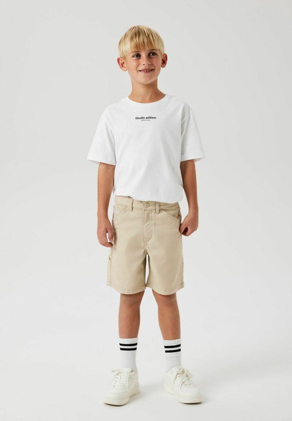 REGULAR FIT - Shorts - peyote