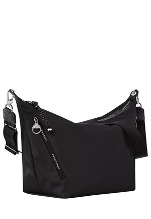 Schwarze Longchamp-Umhängetasche mit verstellbarem Riemen, silbernen Reißverschlusszügen und Fronttasche mit Reißverschluss, auf der der Markenname zu sehen ist.