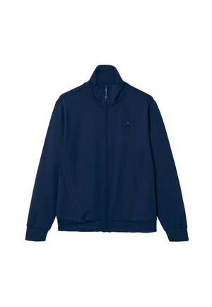 Marineblaue Jacke mit durchgehendem Reißverschluss, hohem Kragen, langen Ärmeln, seitlichen Reißverschlusstaschen und kleinem schwarzem Logo auf der linken Brust.