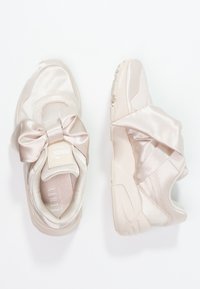 FENTY x PUMA Chaussons nude (Seconde main)
