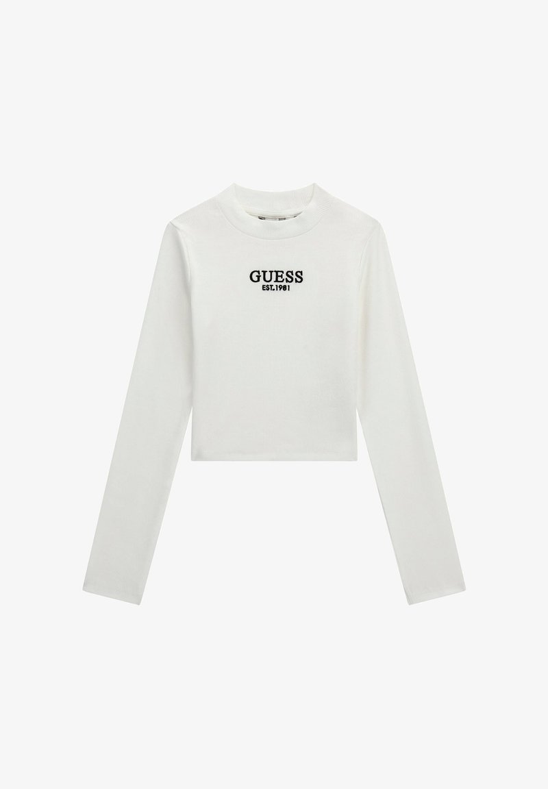 Top blanco de manga larga recortada con textura acanalada, con un logotipo bordado en negro que dice "GUESS EST.1981" en la parte frontal.