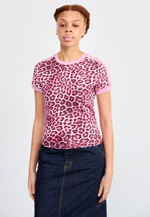 LEO LUXE SLIM TEE - Print T-shirt - poised pink/ruby shimmer