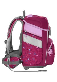 Lila- und rosa Rucksack mit floralen Mustern, grauen Trägern, mehreren Reißverschlussfächern und einer strukturierten Oberfläche. Verstellbares Tragesystem für zusätzlichen Komfort.