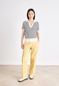 GANT FINE RUGGER - Print T-shirt - cream