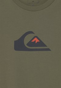 Quiksilver COMP LOGO TEE  - T-shirt estampada - four leaf clover