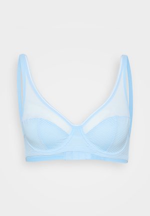Soutien-gorge doux bleu clair avec un revêtement en tissu transparent, une texture côtelée qui sculpte, des bretelles réglables et une fermeture à crochet et œillet au dos.