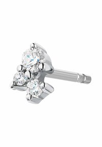 Pendientes de aro con tres piedras que presentan gemas transparentes redondas en un acabado de tono plateado brillante, con un poste recto para un uso seguro.