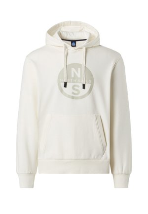 Felpa con cappuccio color crema in tessuto morbido, con tasca frontale, polsini a coste e logo circolare con la scritta "NORTH SAILS" al centro.