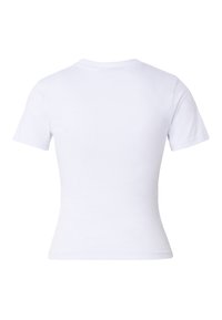 Maglietta aderente bianca a maniche corte vista da dietro, con scollatura rotonda e tessuto dalla texture liscia.