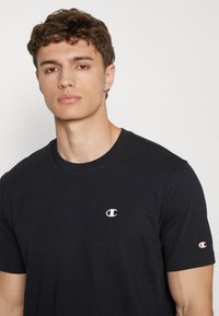 Champion CREWNECK - Základné tričko - black