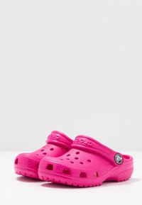 Crocs CLASSIC - Badsandal - candy pink