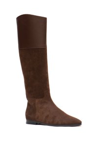 Braune Wildleder-Kniehohe Stiefel mit glattem dunkelbraunem Lederoberteil, spitzer Zehenform und flacher Sohle. Verfügt über ein schlichtes, modernes Design.