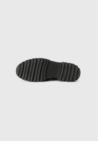 Tamaris Slip-ons - black