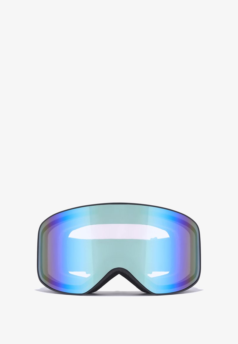 Slidinėjimo akiniai su dideliu, lenktu, veidrodiniu lęšiu, kuriame spalvos pereina nuo mėlynos iki violetinės, apsupti juodo gumos rėmo.