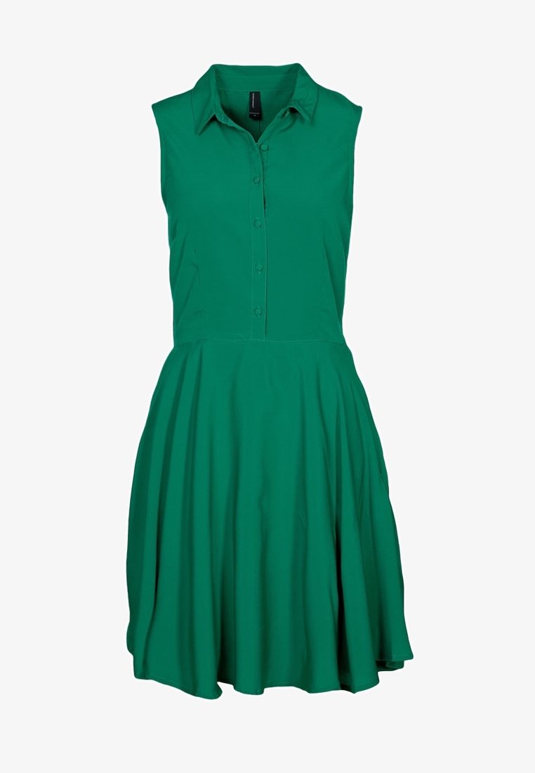 Robe sans manches à boutons dans un vert vif. Elle présente un col à revers et une jupe évasée, fabriquée en tissu lisse et léger.