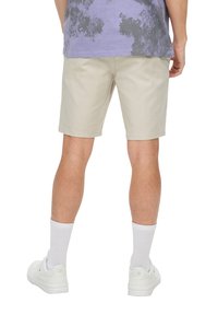 QS JOHN IM REGULAR-FIT - Shorts - beige