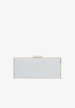 Plică argintie cu o suprafață texturată care seamănă cu picături. Formă rectangulară, cadru metalic și închidere cu clapetă superioară pentru o fixare sigură.