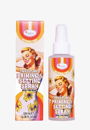 Flacon pulvérisateur transparent avec une pompe blanche, orné d'une étiquette rayée colorée avec des marguerites et un style artistique rétro. Boîte au design similaire.