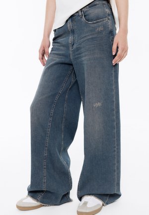 LENI FLARE - TINTED - Flared Jeans - tinted denim destroy