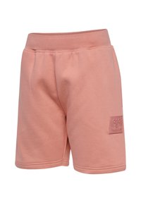 Bløde lyserøde shorts til knæet med elastisk talje og en lille firkantet logo-mærkat på højre ben.