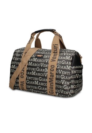 Borsa duffel rettangolare nera e beige con motivo testuale ripetuto "Gian Marco Venturi" e tracolle beige per spalla e mano.