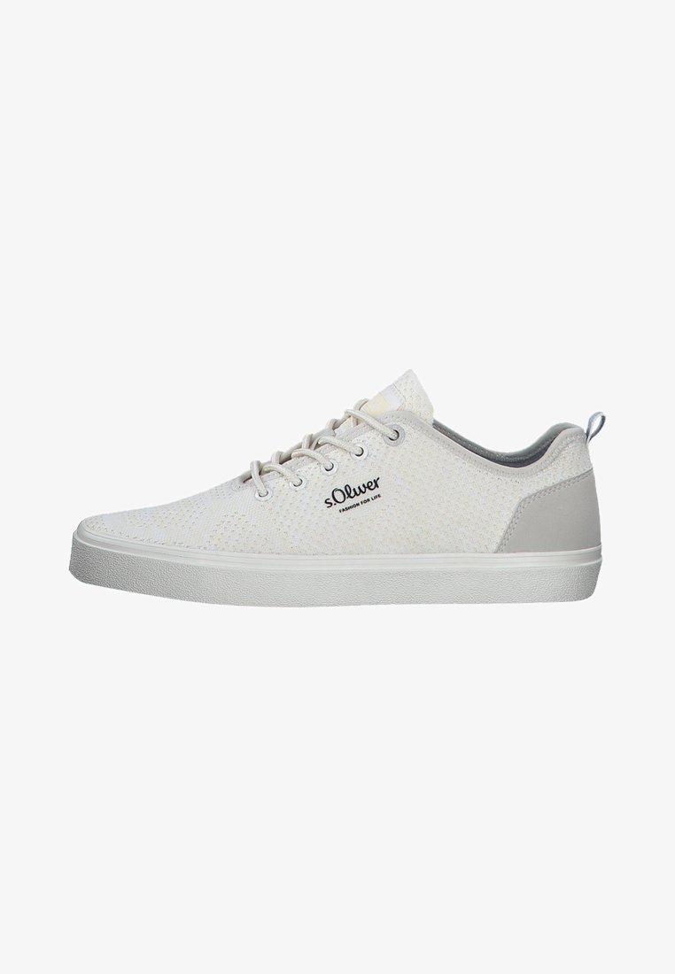 Helle graue Sneaker mit einem Obermaterial aus strukturiertem Stoff, weißer Gummisohle und passenden grauen Akzenten. Mit Logo an der Seite und Schnürdesign.