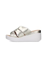 Sandali platform in argento metallico con design a strap incrociate, suola a cuneo bianca e texture liscia. Presentano punta aperta e sezioni incise.