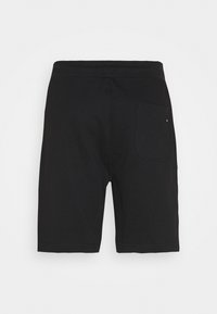 Pantalones cortos de algodón negro con un bolsillo trasero, cinturilla elástica y dobladillo cosido. Diseño simple sin patrones ni acentos adicionales.