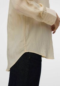 Vero Moda AWPAYTON - Skjortebluser - bone white