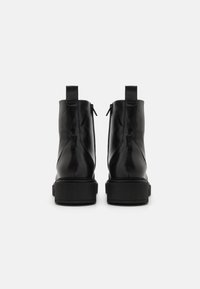 Zign - Botki na platformie