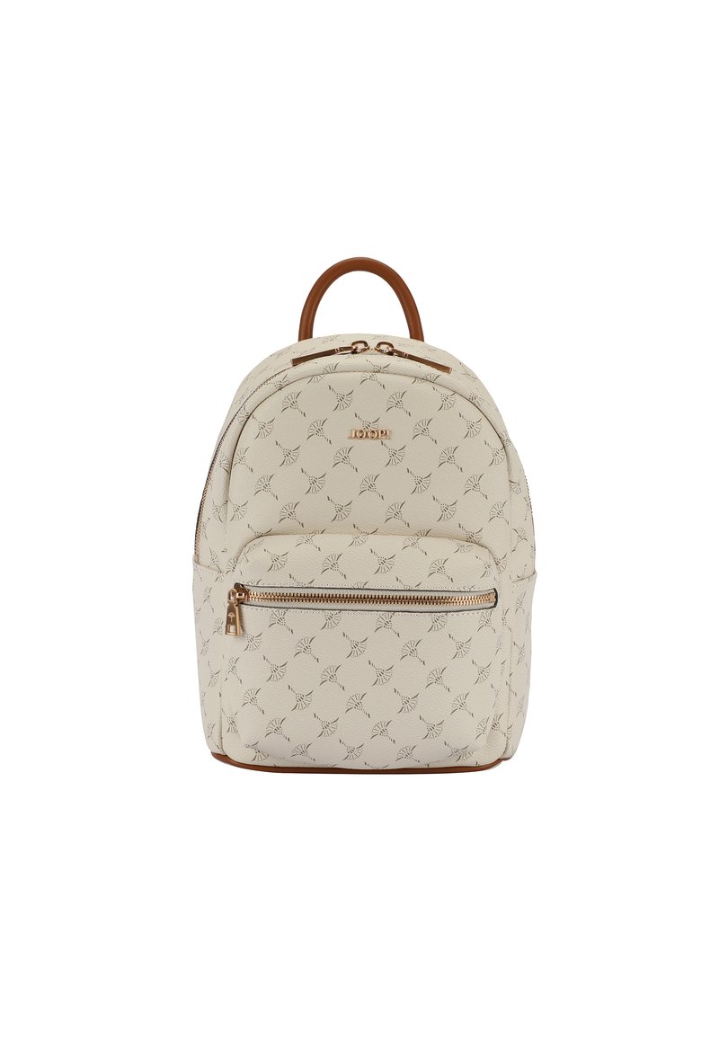 Beige rugzak met reliëfpatroon, voorzak met rits, bruine handgreep en gouden "Joop!" logo aan de voorkant.